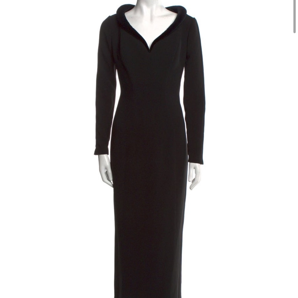 ISO thierry mugler black dress . Message if you have it and want to sell.